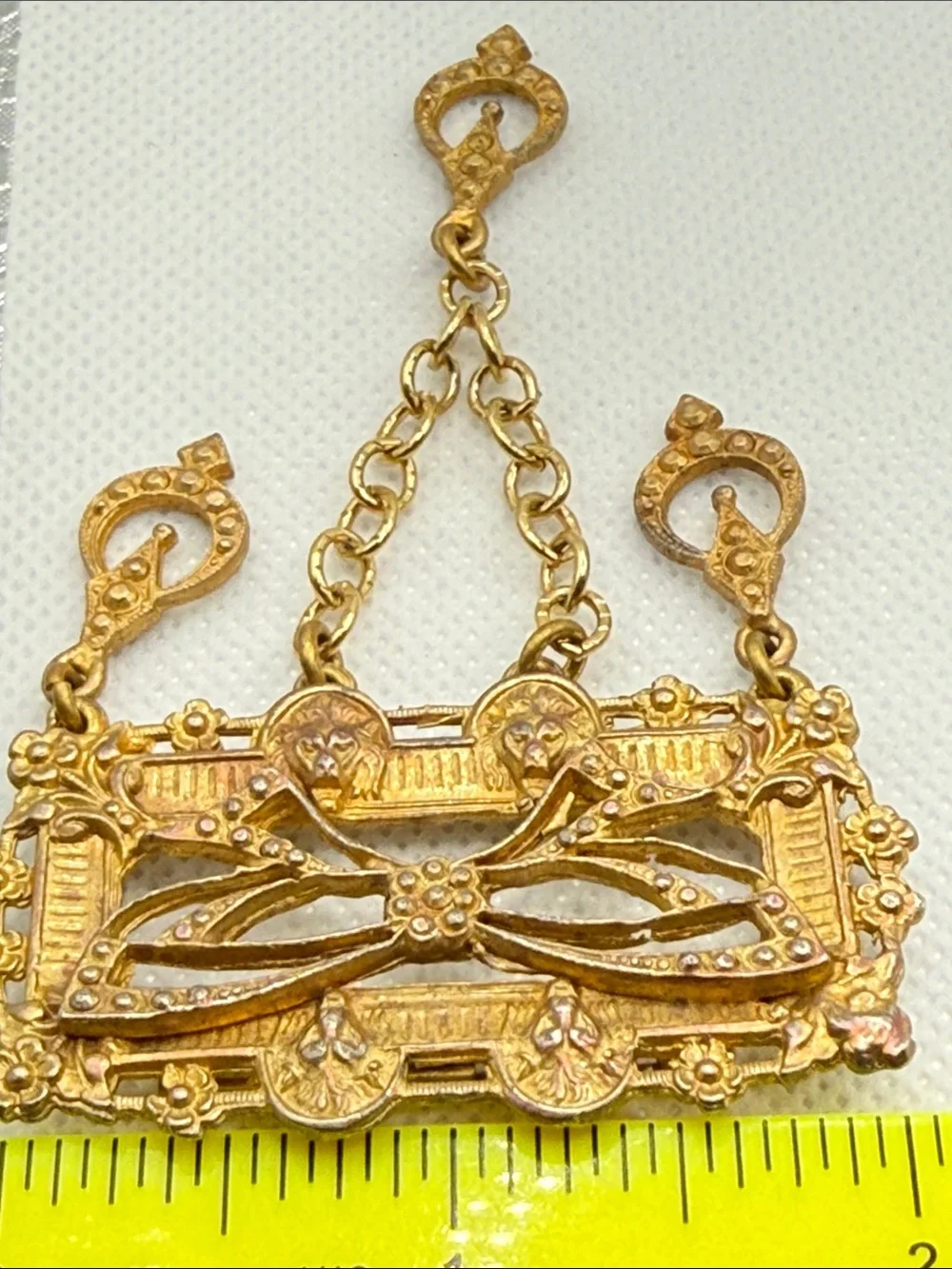 Vintage amazing Ornate Gold-Tone Filigree Bow Dangle lion art nouveau Brooch pin